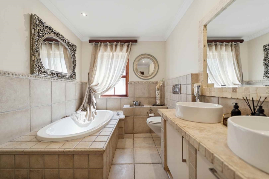 6 Bedroom Property for Sale in Atlantic Beach Golf Estate Western Cape